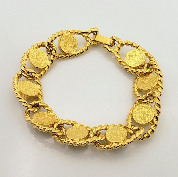 Gold Link Bracelet with Pearl Centers - Picture 4 of 7